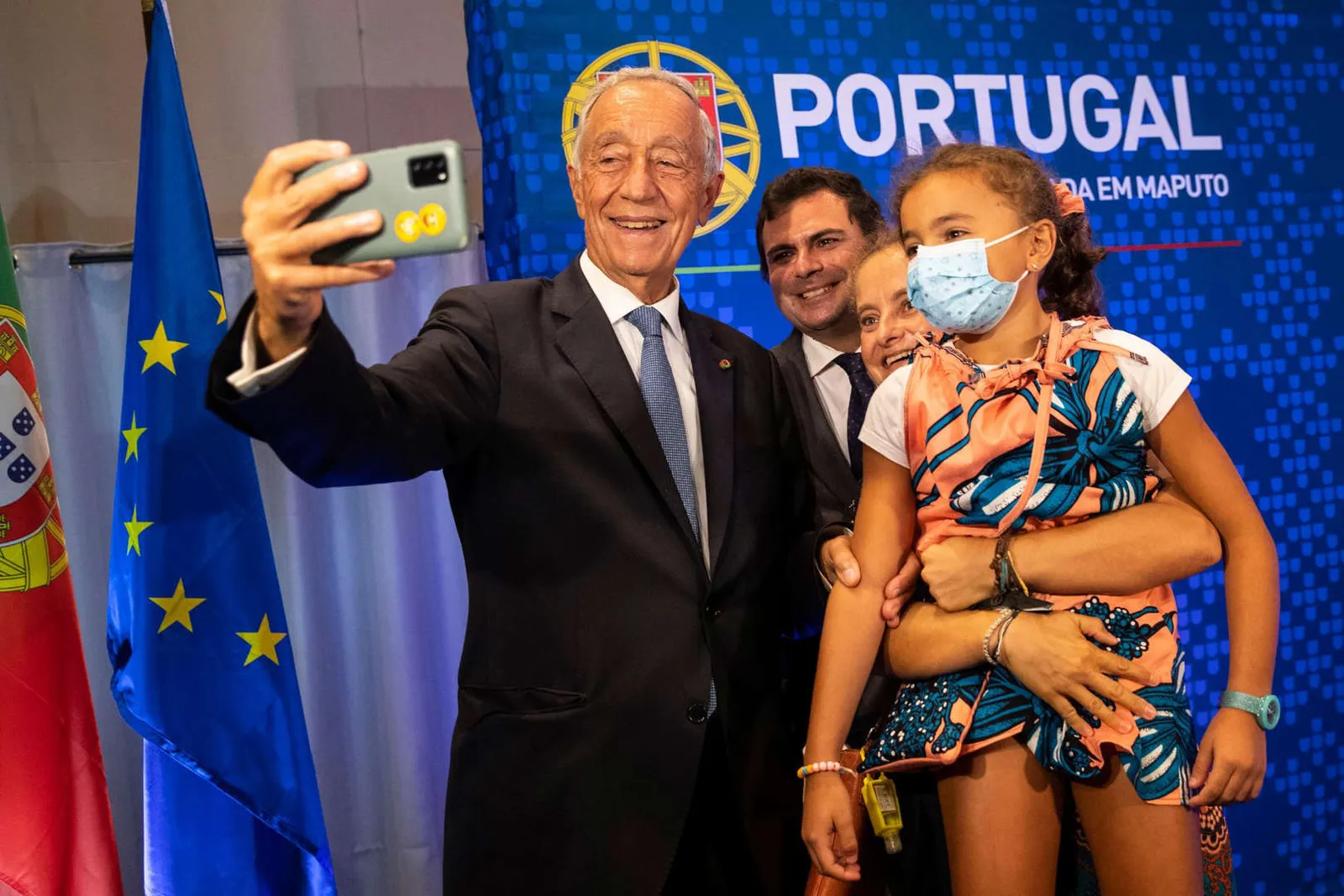 Presidente insiste na comparação entre Ucrânia e Moçambique.