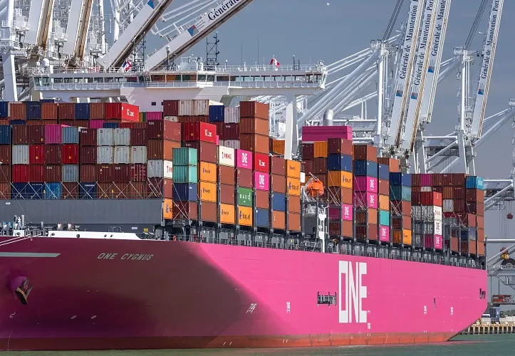 Uma Nova Era de Comércio: ONE – Ocean Network Express Ancora no Porto da Beira
