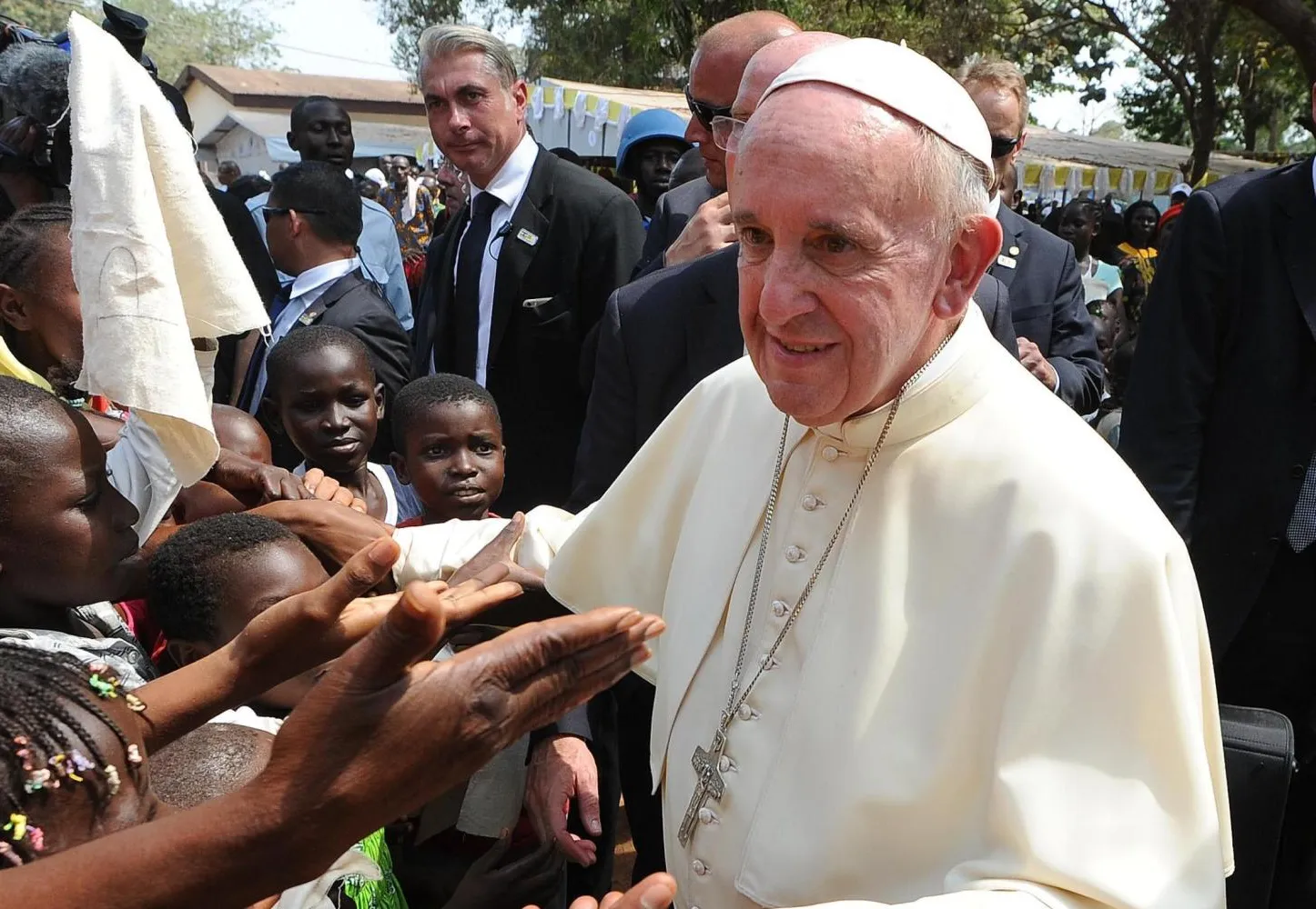 Papa Francisco Desafia o Mundo: "África Não é para Usar, é para Elevar!"