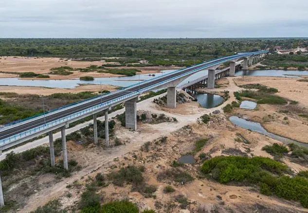 Ponte '6 de Agosto': Um Monumento à Paz e ao Progresso em Moçambique