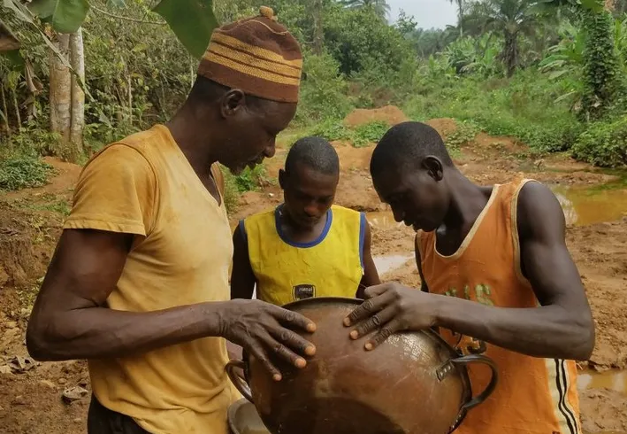 Mineração Artesanal no Centro de Moçambique: Esperança e Desafios dos Migrantes Revelados em Estudo da OIM
