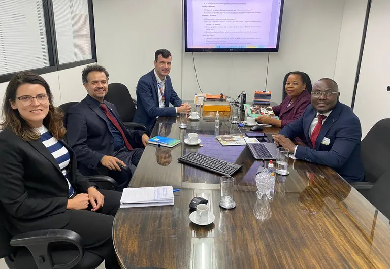 Moçambique Explora Modelo Brasileiro de Financiamento Estudantil para Aprimorar Educação Superior