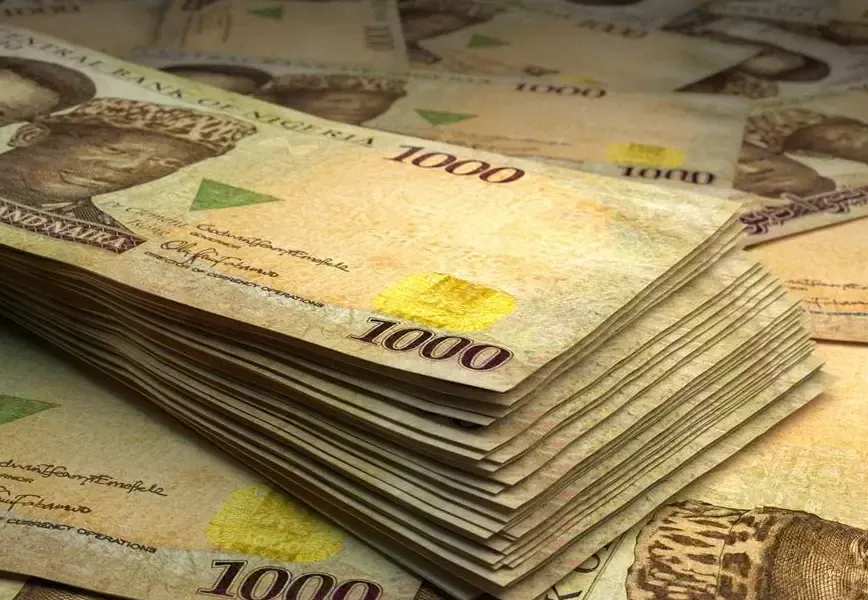 Nigéria vende petróleo em moeda local (naira) para reduzir dependência do dólar e fortalecer economia