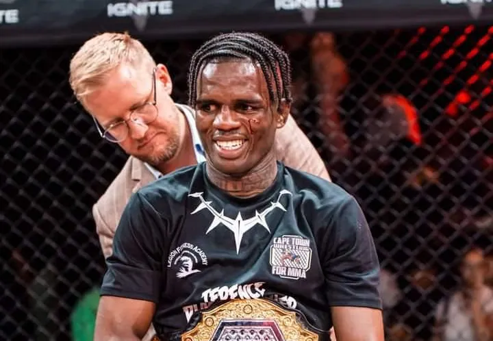 Edson Machave faz história no MMA