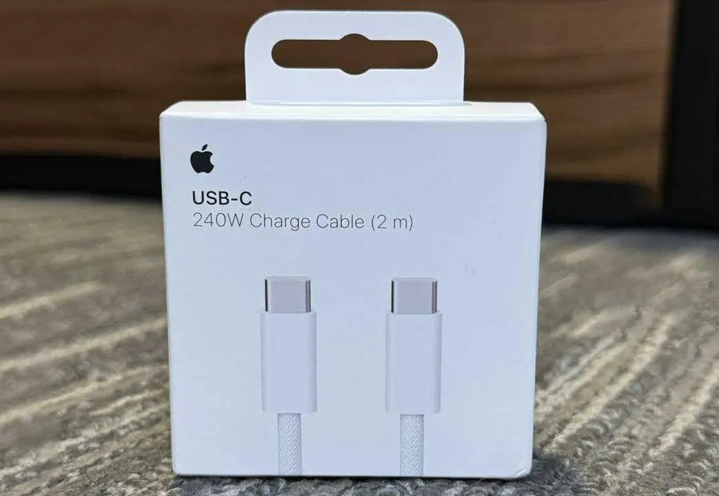 Cabo USB-C da Apple tem falha no chip interno e pode permitir ataques via firmware, alerta especialista