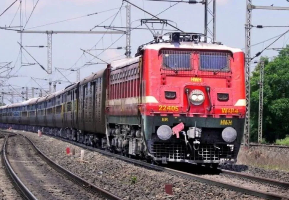 Moçambique reforça frota ferroviária com novas locomotivas indianas