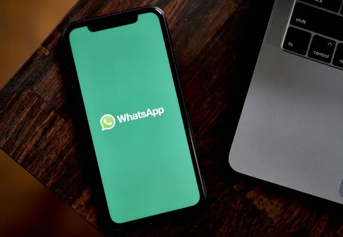 WhatsApp na mira das autoridades: Funcionários da Meta poderão estar a ler mensagens privadas