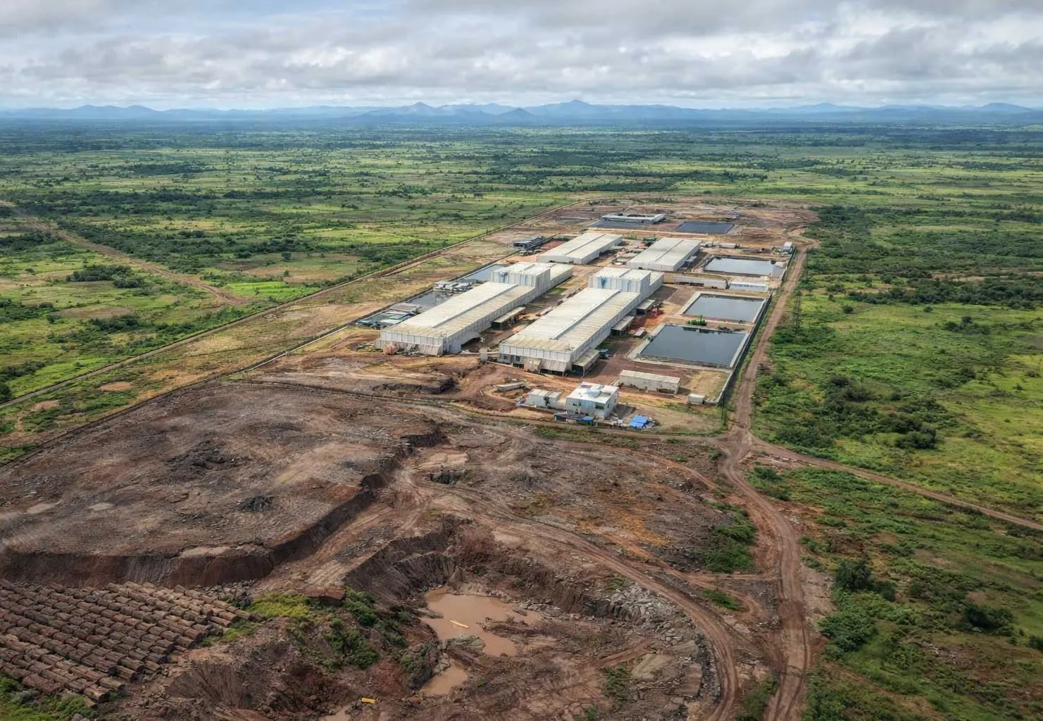 Moçambique inaugura mega-fábrica de grafite e reforça soberania económica