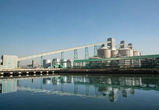 Governo de Moçambique luta para manter Mozal aberta após impasse energético
