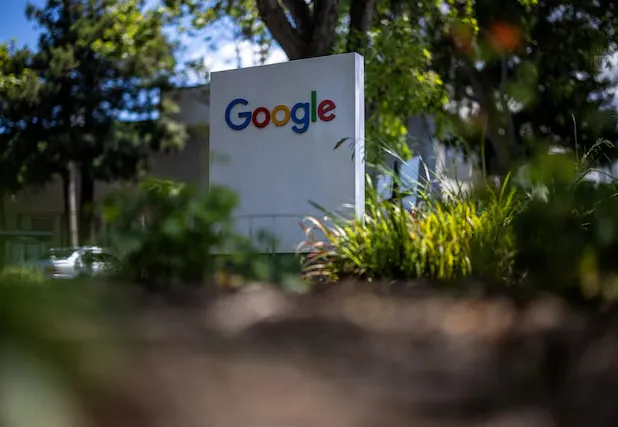 Editores europeus denunciam Google por apropriação de conteúdos com IA