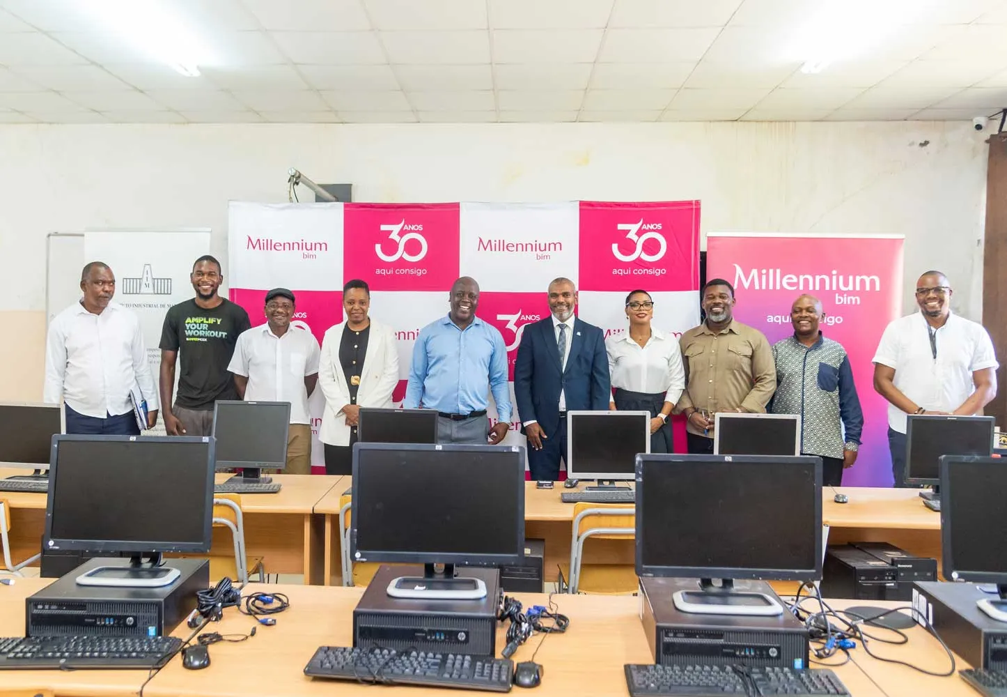 Millennium bim apoia Instituto Industrial de Maputo com entrega de equipamento informático