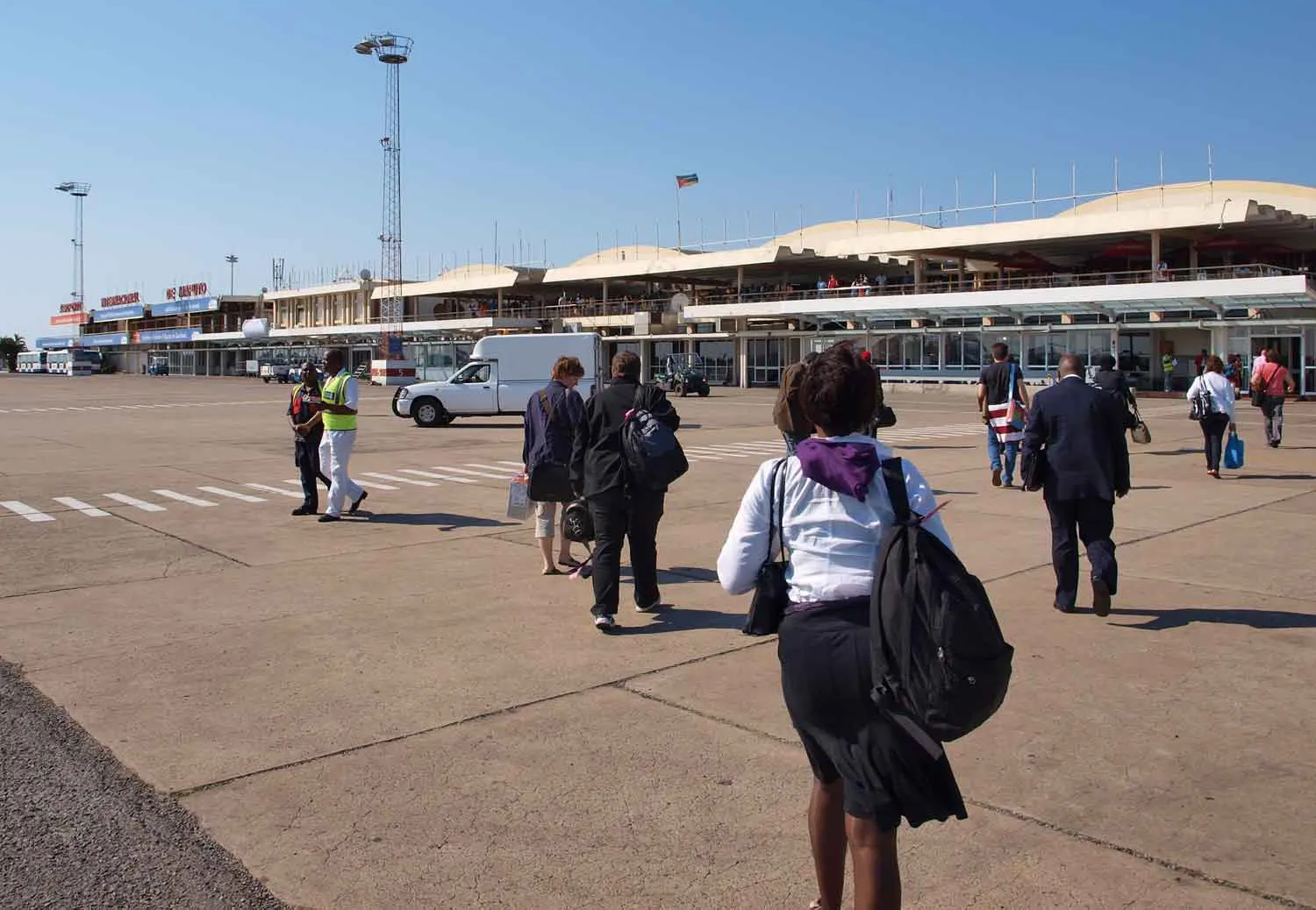 Aeroportos de Moçambique regressam aos lucros, mas auditoria alerta para fragilidade financeira