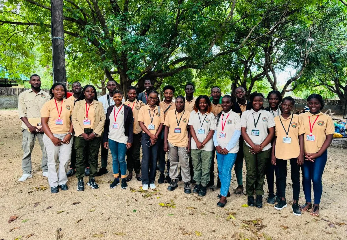 Gorongosa abre portas do futuro a cinco jovens através de programa de estágios