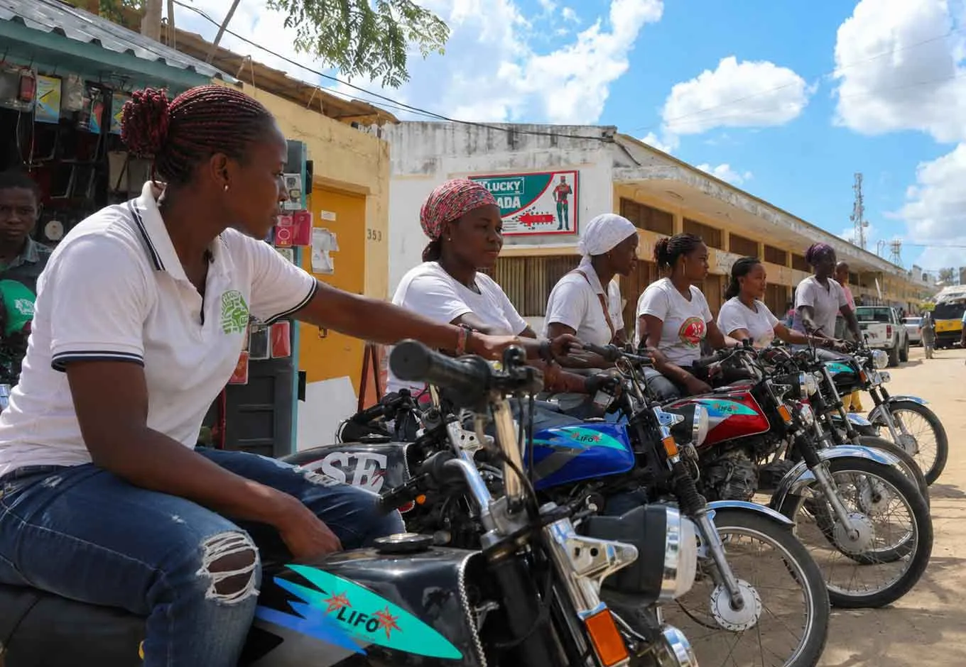 Mulheres conquistam espaço nas moto-táxis da Beira para enfrentar desemprego