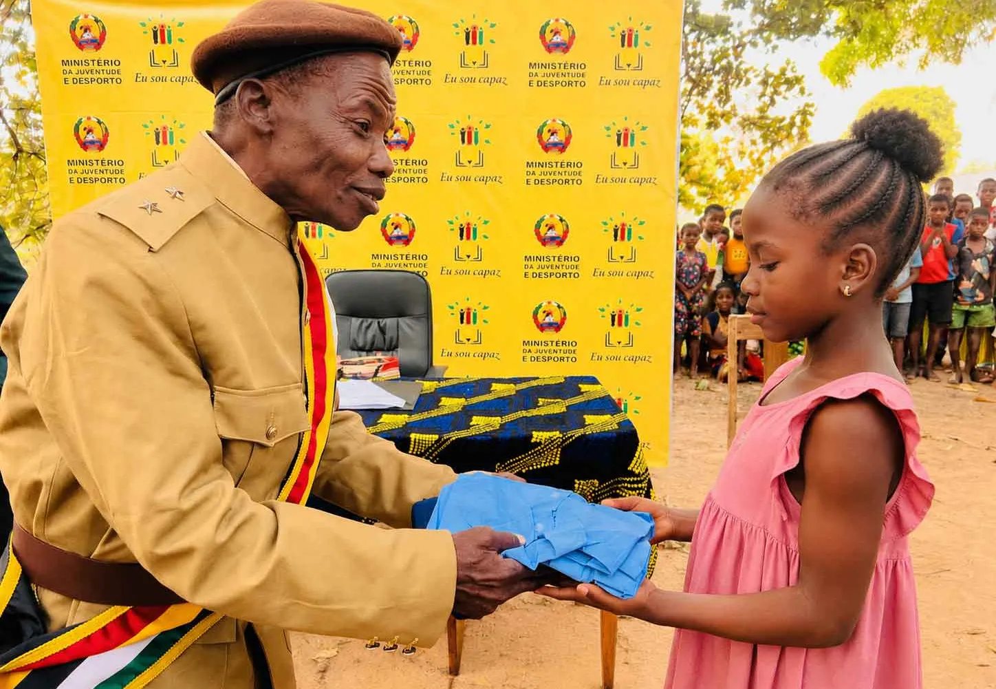 “Eu Sou Capaz” reforça permanência escolar com entrega de 32 mil uniformes