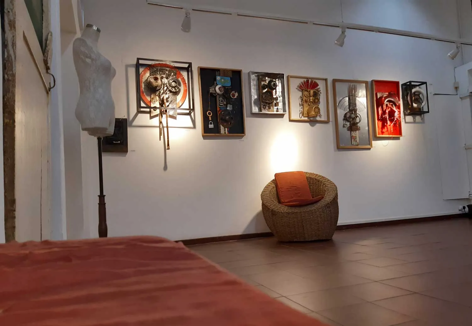 Exposição "Do outro lado"