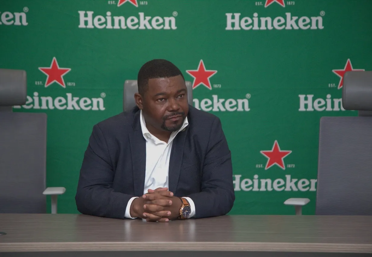 Ministro da Economia visita fábrica da Heineken Moçambique